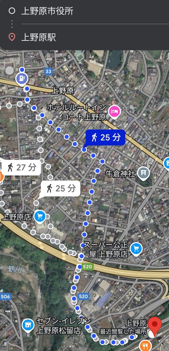 上野原駅と中心市街地との距離を示した地図、上野原駅は中心市街地から離れた場所にある