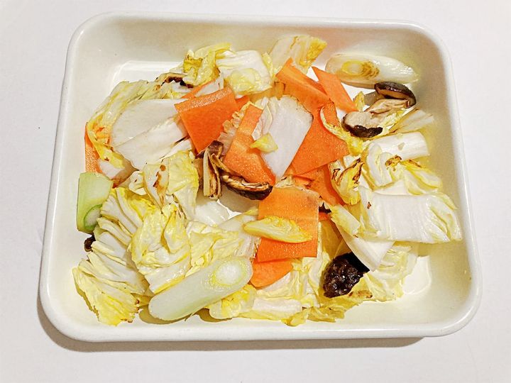 炒めた野菜を取り出しておく