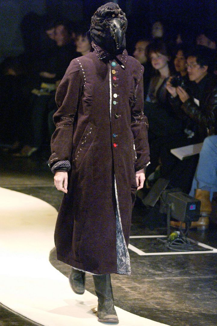 アンダーカバー 2004-05年秋冬コレクションより。