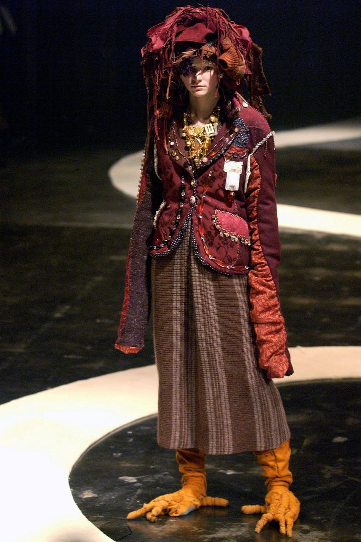 アンダーカバー 2004-05年秋冬コレクションより。