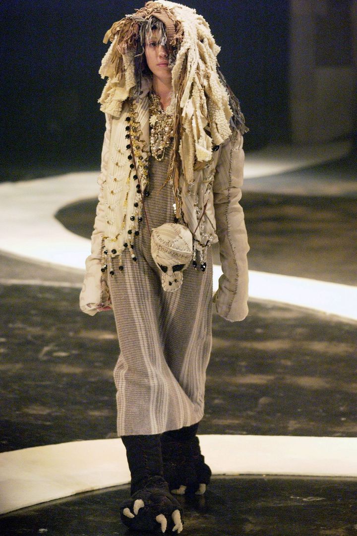 アンダーカバー 2004-05年秋冬コレクションより。