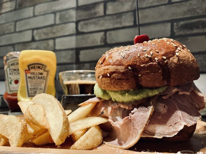 「ジーランダー特製NZラムバーガー（サラダまたはポテト、ドリンク付き）」1760円