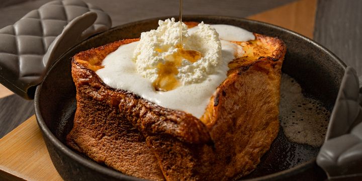 「フレンチトースト ホイップバターとメープルシロップ」1596円