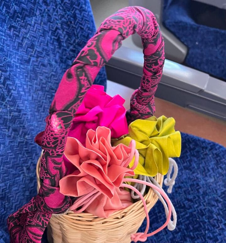 「SUTAKO369」の縦長の籠バッグ