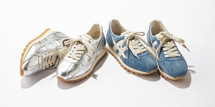 シルバーとブルーのホーガンのスニーカー