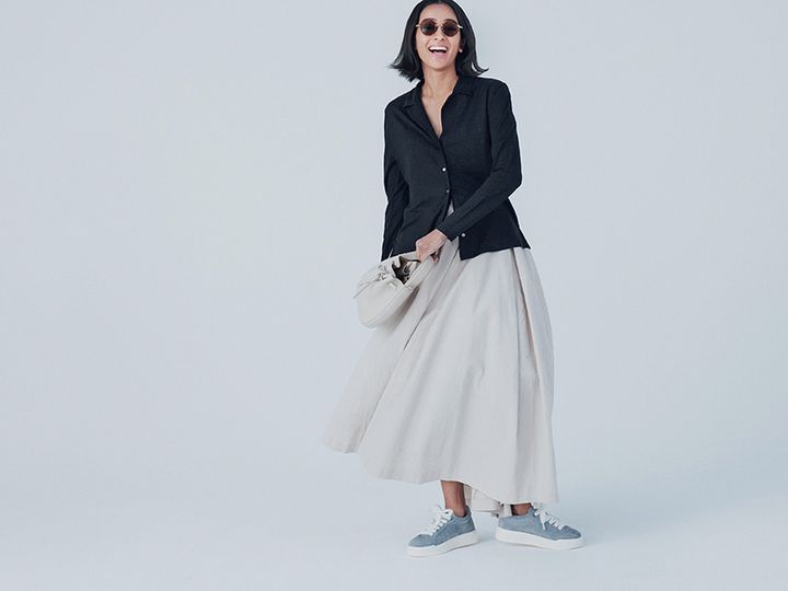 ホーガンのスエード素材の厚底スニーカーをスカートコーデにON