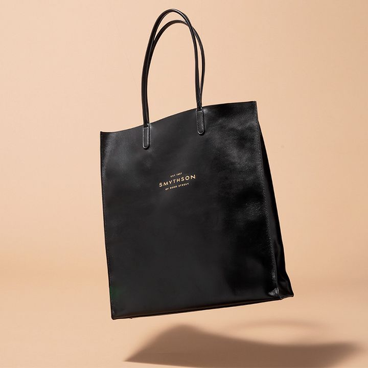 スマイソンの薄手レザーの肩掛け黒バッグ