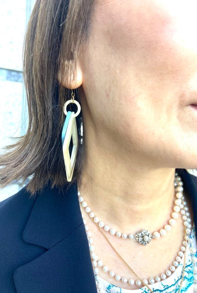 ベトナムの象牙を使ったイヤリング