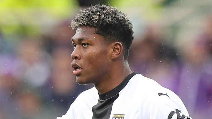 22歳日本代表GK、元世界的守護神との対決で評価される！「時間稼ぎで相手サポーターを苛立たせた」とも