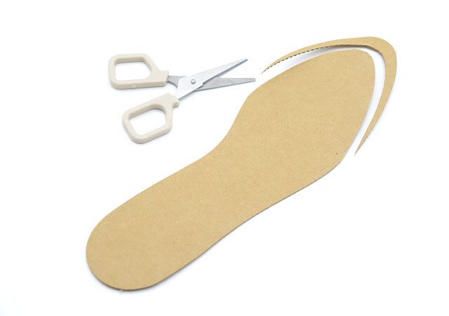 段ボールインソール（2足入、23cmー25cm） サイズ調節