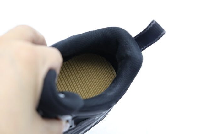 段ボールインソール（2足入、23cmー25cm） 装着