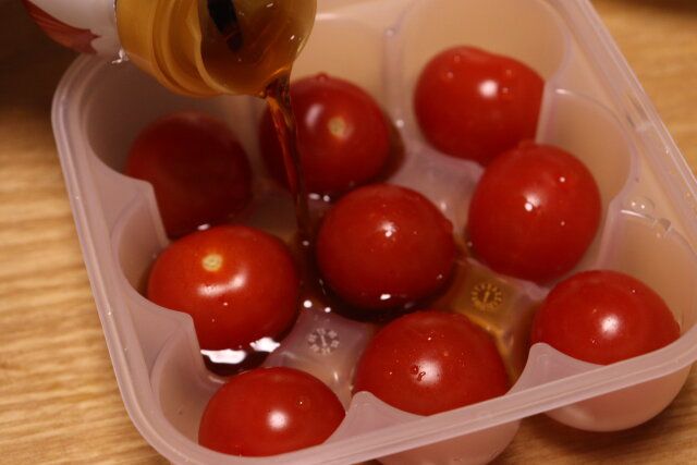 ダイソー 伊賀越 ノンオイル和風玉ねぎドレッシング トマト 浅漬け