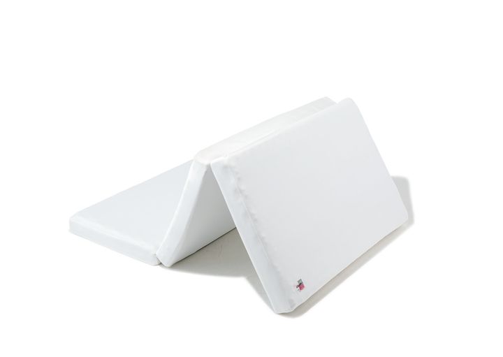 沈みにくさと寝返りの打ちやすさを考えた硬め設計のマットレス