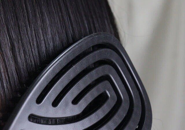 ダイソーのパワーアップした乾きやすいブローブラシ（豚毛付、22.8cm×8cm）