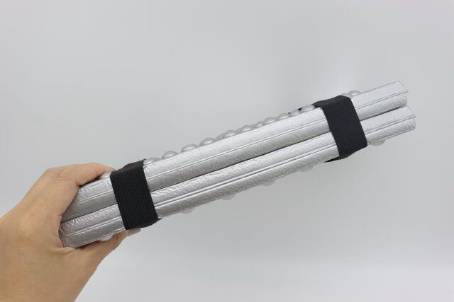 折り畳みレジャーマット（39.5cm×29.5cm、アルミ蒸着） 厚み