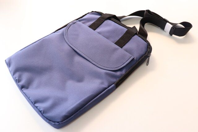 ダイソーの大人も子供使いやすい多機能収納ケース（A4、ネイビー）