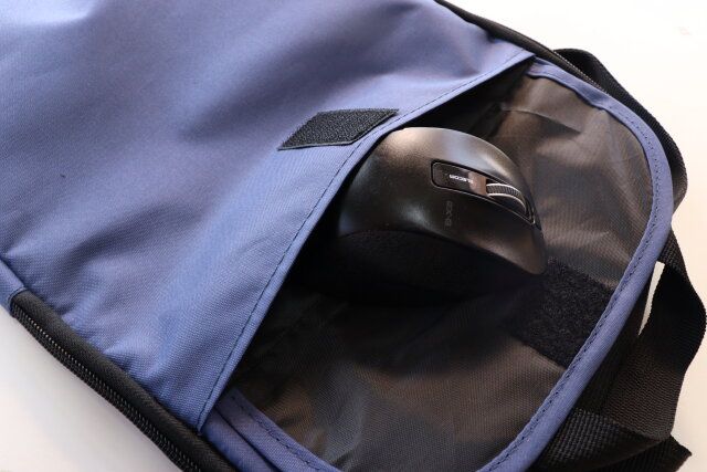 ダイソーのポケット付き多機能収納ケース（A4、ネイビー）