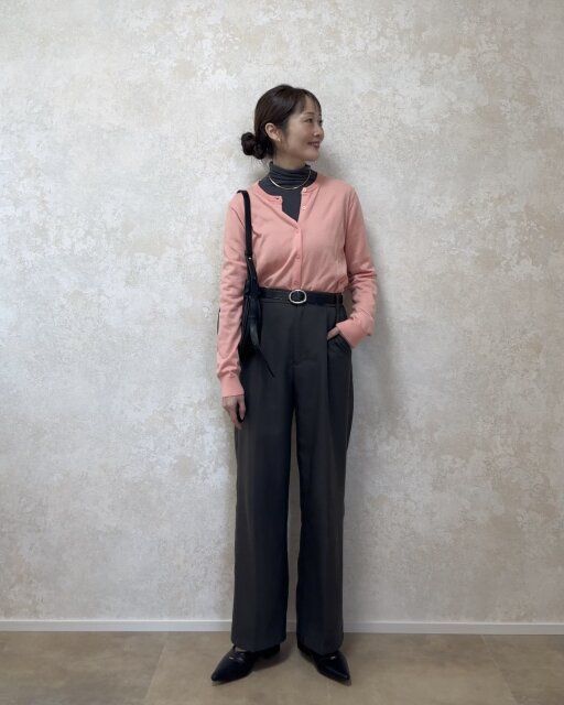 グレーを合わせたシックな大人コーデ