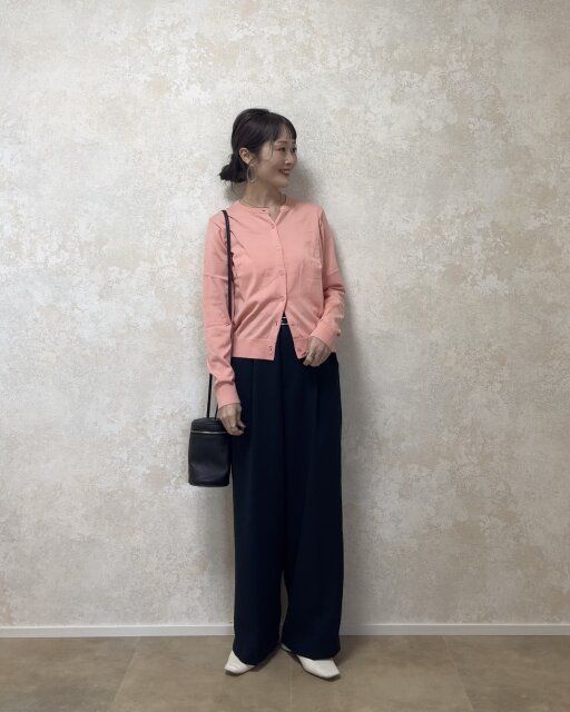 スラックスで大人カジュアルコーデ