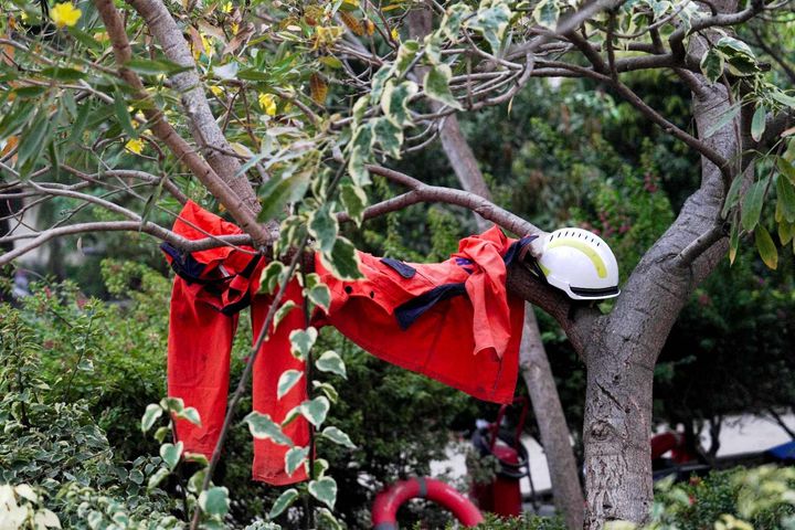 2025年4月4日、ミャンマー・サガインにて。現在も生存者を捜索する努力が続けられており、同時に都市の一部では、被災者への医療や避難所の提供、復興作業が進められている。