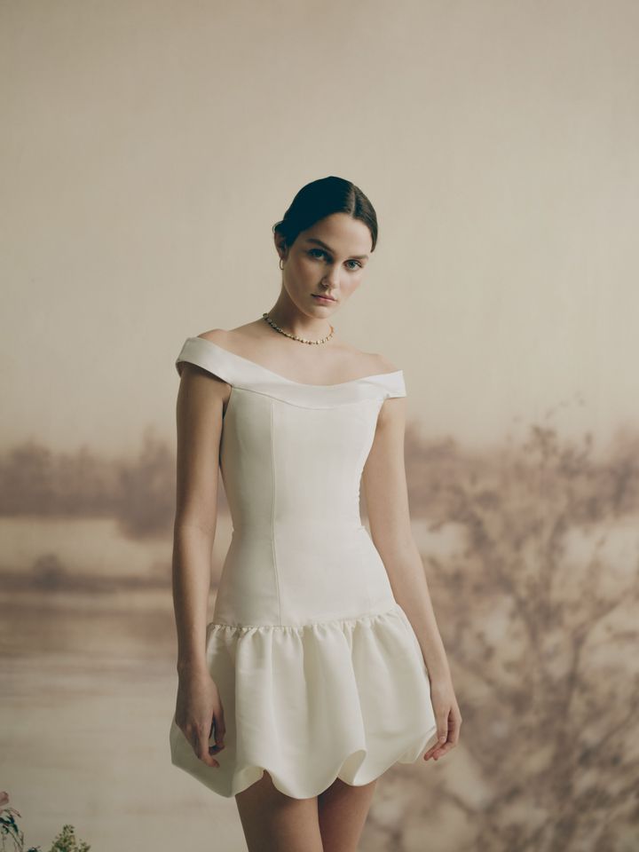 マルカリアン 2026年春夏ブライダルコレクションより。