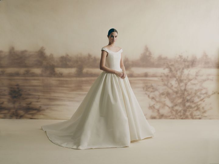 マルカリアン 2026年春夏ブライダルコレクションより。