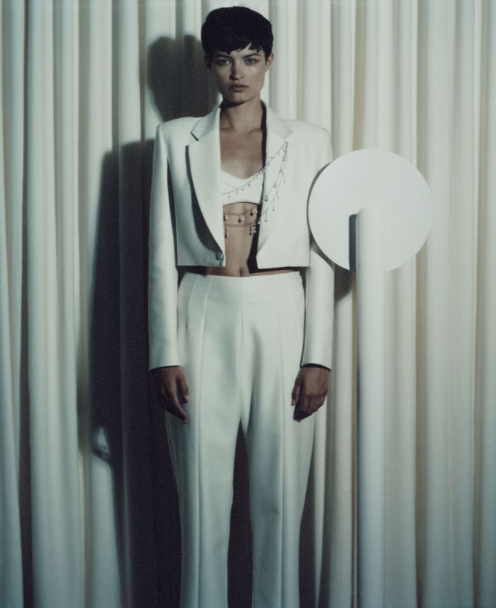 アレクサンドラ グレッコ 2026年春夏ブライダルコレクションより。