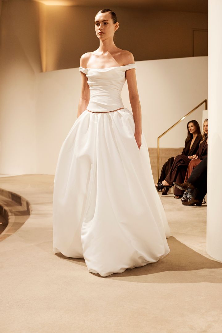 カイハ 2026年春夏ブライダルコレクションより。