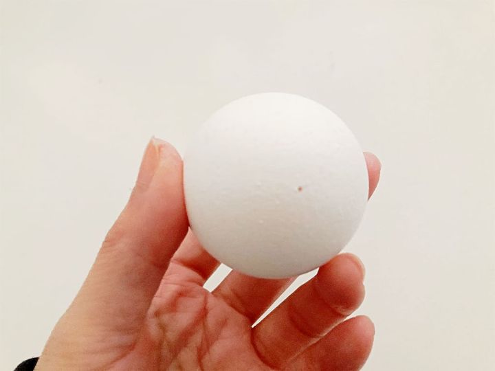 卵に穴をあけた様子