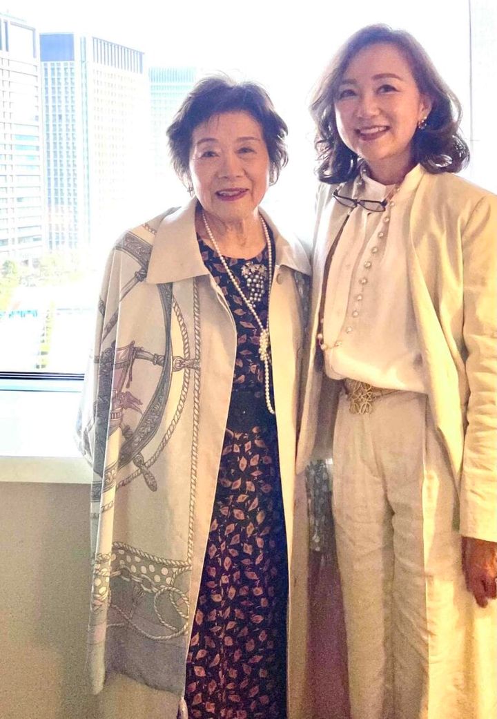 お堀を見下ろせるくつろぎ感のあるホテルのお部屋