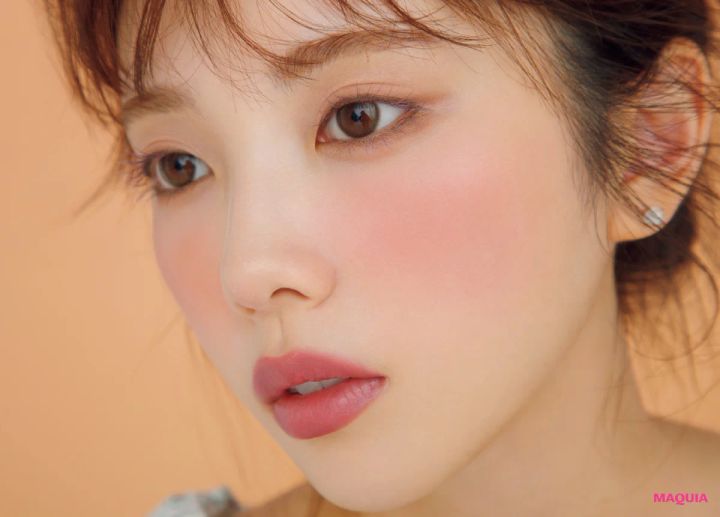 与田祐希さんが纏う“名画の美女”メイク。ルノワール『ジャンヌ・サマリーの肖像』を再現_5