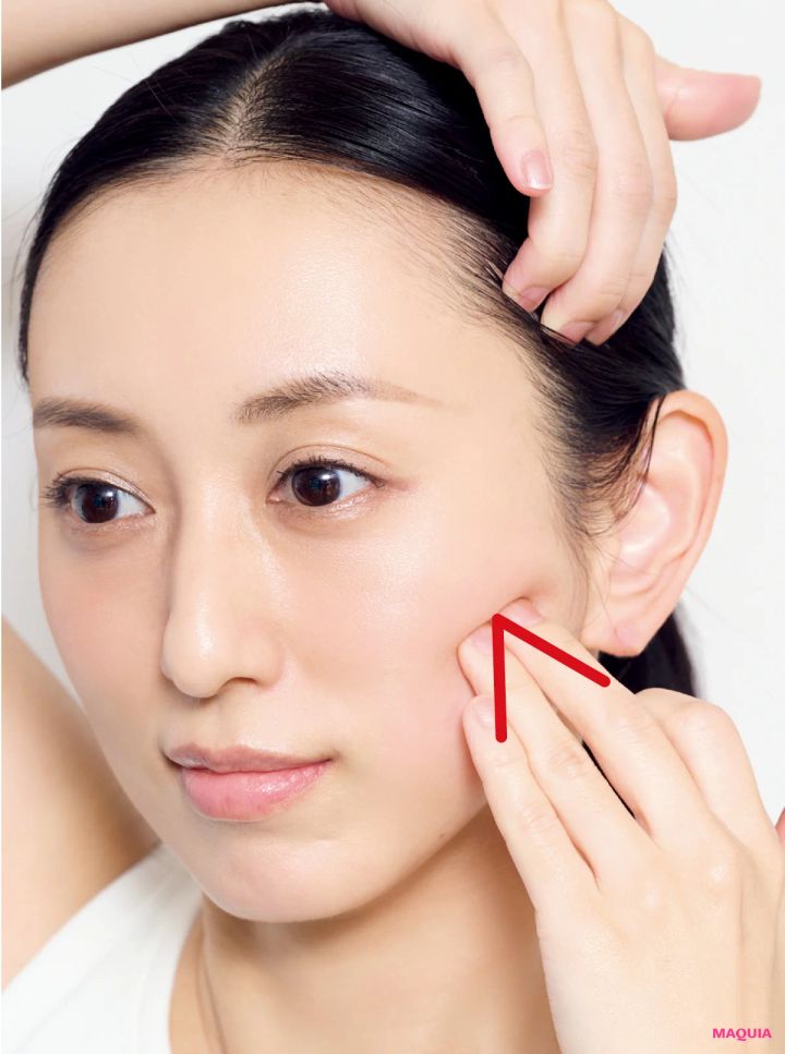 芸能人も通う小顔師・吉田圭吾さんが教えるエラ張り解消マッサージ。側頭筋と咬筋をしっかりほぐして_5