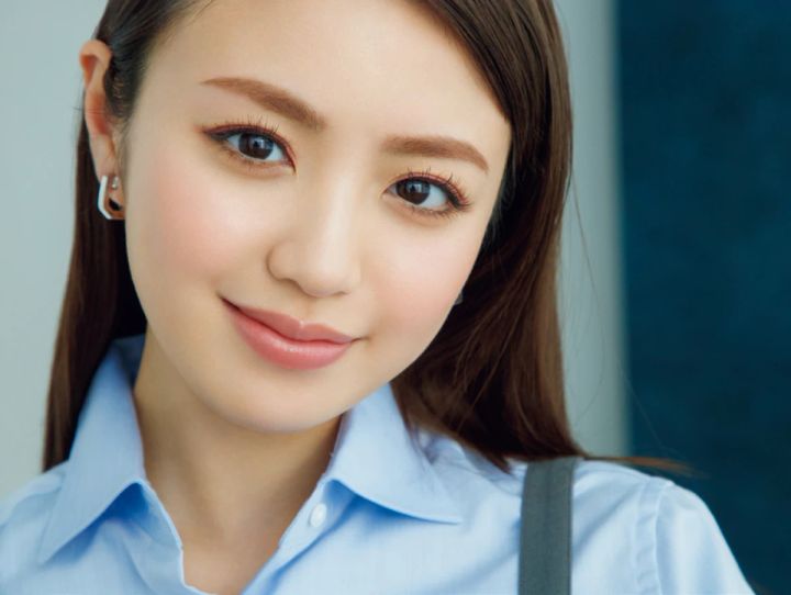 オフィスメイク 細入れピンクシャドウで好感度と信頼を勝ち取る