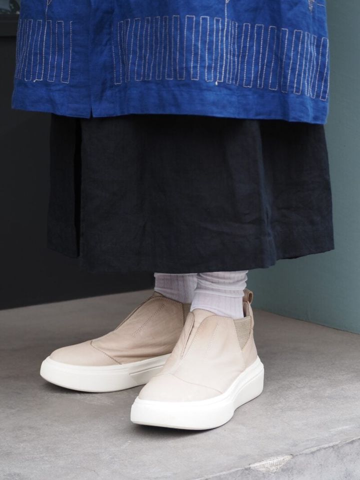 スリットスニーカー