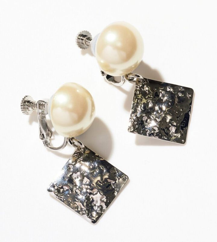 ⚫︎ イヤリング¥8,690／ステラシフォン