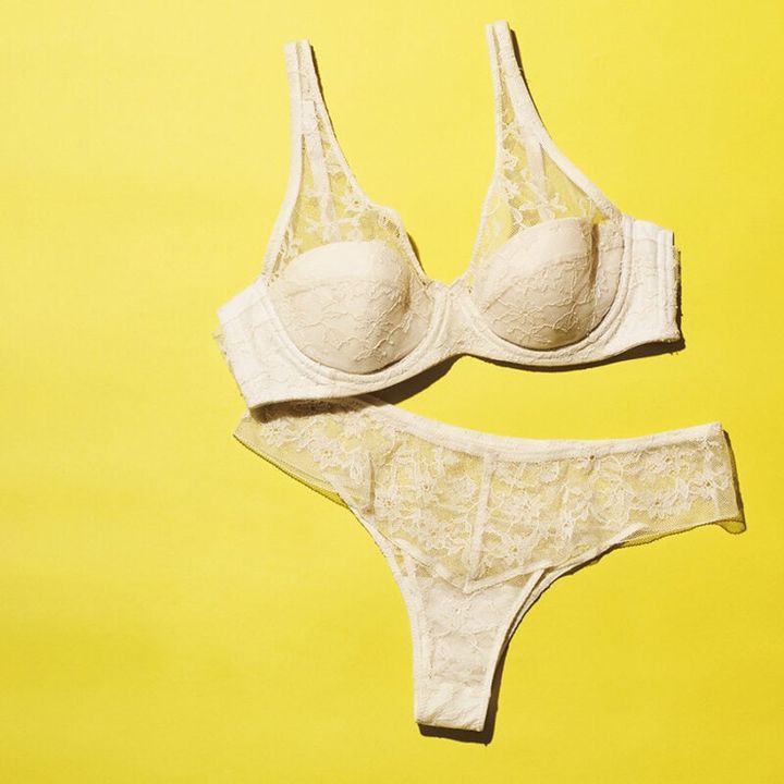 3/4カップブラジャー（ペールベージュ）￥17,600、タンガ（ペールベージュ）￥8, 250／ランジェリーク（カドリールインターナショナル）