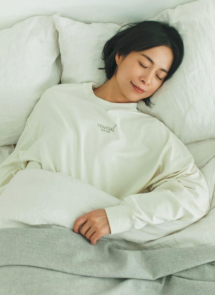 BAKUNE Ladies上下セット オフホワイト￥26,840／テンシャル