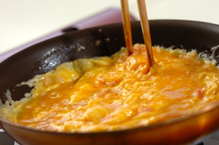 スナップエンドウとスクランブルエッグのサンドイッチの作り方3