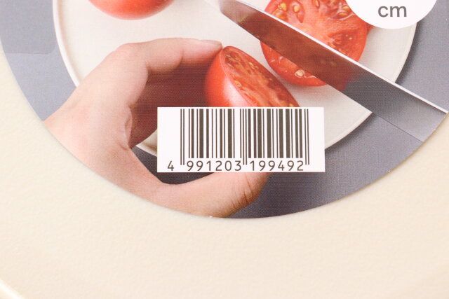 ダイソーのお皿として使えるまな板 16cmのバーコード