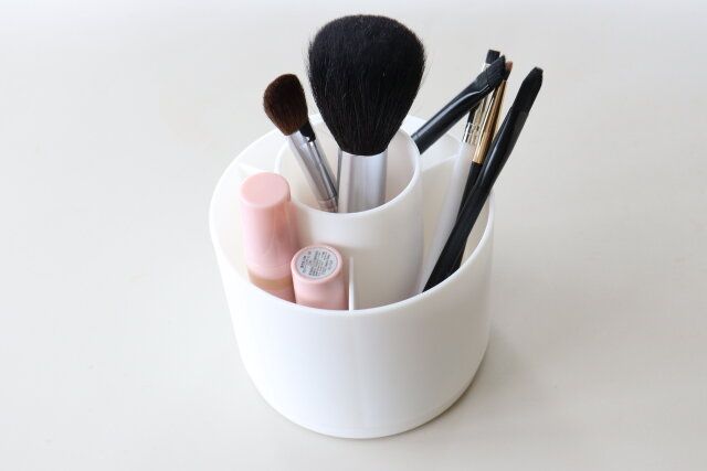 ダイソー 回転できる収納ケース 使用例 メイクブラシ
