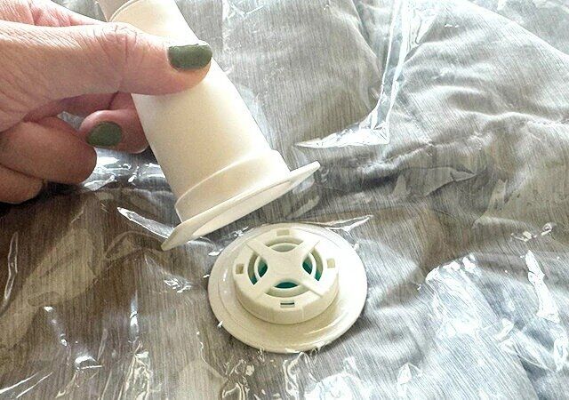 ダイソー バルブ式圧縮袋用アタッチメント