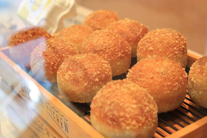 名古屋土産の定番・海老せんべいの「坂角総本舖」プロデュース♪究極の海老カツサンドって？