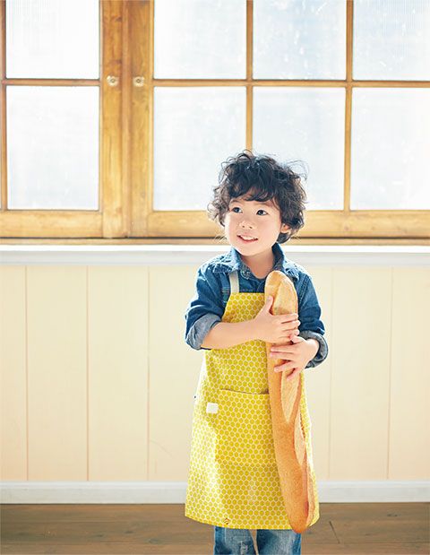 100均の手ぬぐいの形を生かして。手縫いで仕上げる！ シンプルかわいい「エプロン」の作り方の画像1