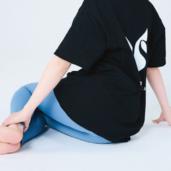 お尻は浮かせる。難しい人は、横座りでやってみよう。