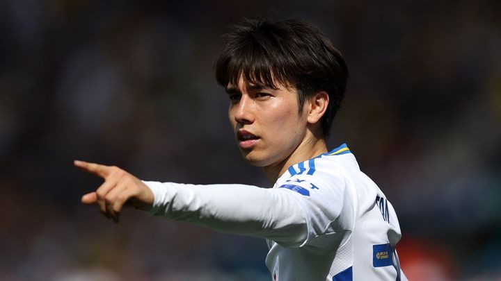 プレミアリーグ昇格に大きく前進！元同僚のように“時を止めた”日本代表26歳が話題 「中盤の達人」