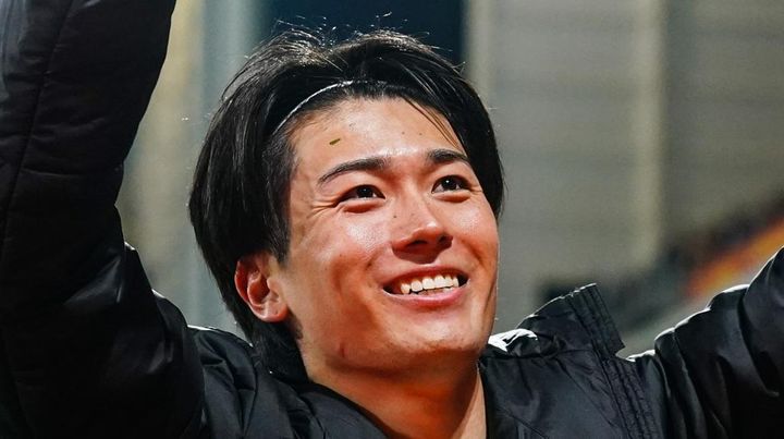 ナイナイやべっち、顔が似てる日本代表FWの『靴下の履き方』をマネすると宣言！