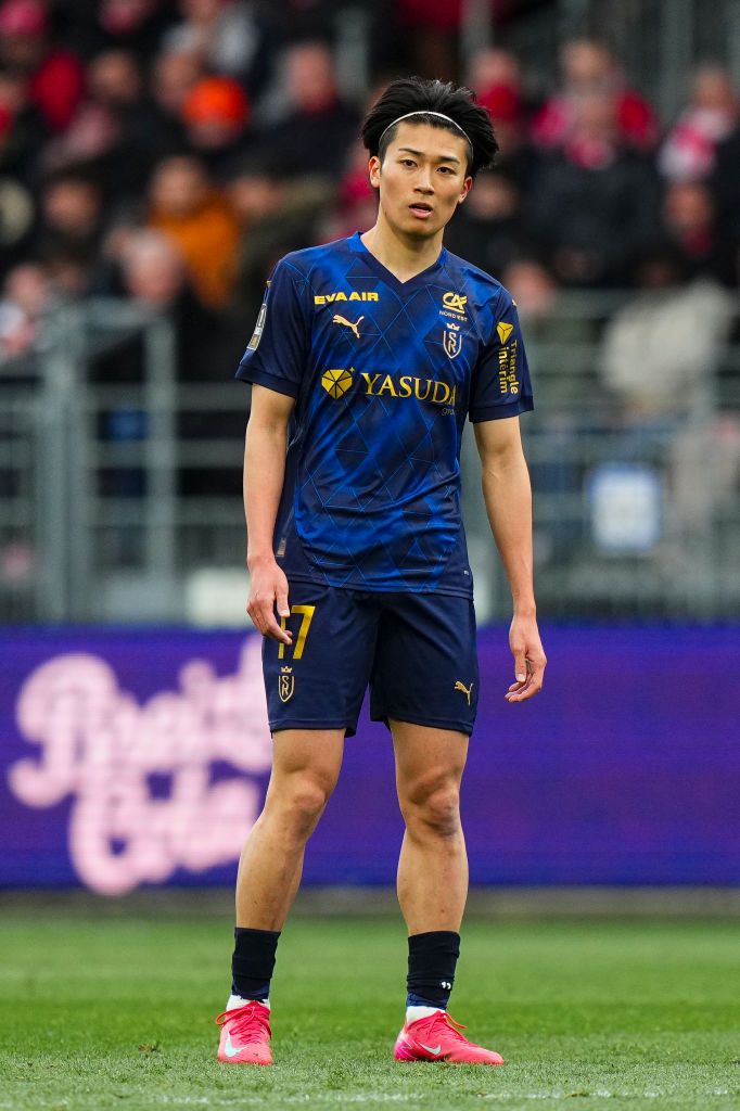 ナイナイやべっち、顔が似てる日本代表FWの『靴下の履き方』をマネすると宣言！