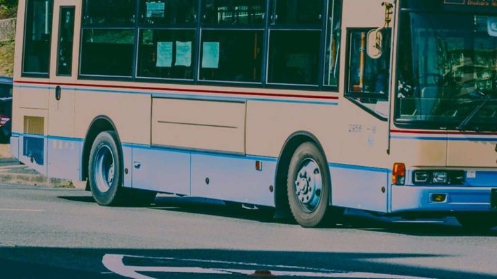 焦ってバスに乗ろうとしたら...（画像はイメージ）