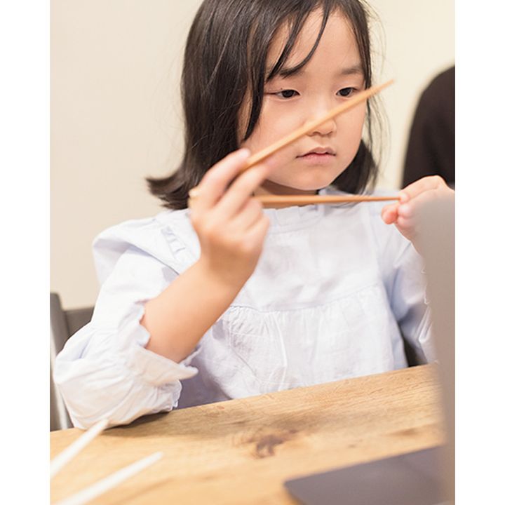 したのお箸を固定して中指だけ動かす練習中