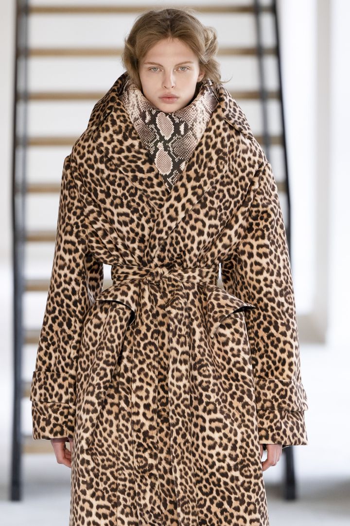 デュラン・ランティンク 2025-26年春夏コレクションより。